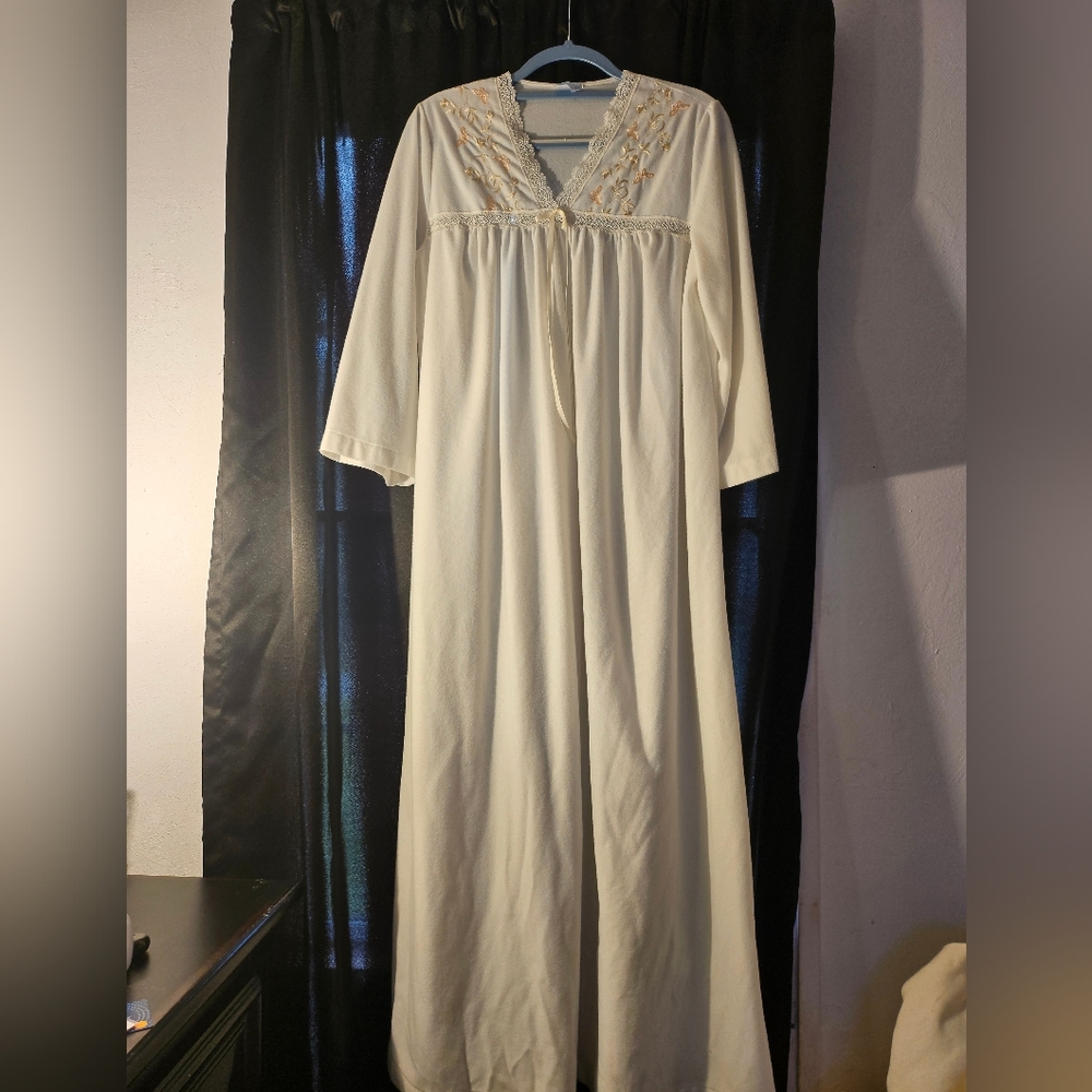 VINTAGE LORRAINE‎ White SIZE MEDIUM NIGHTGOWN Long